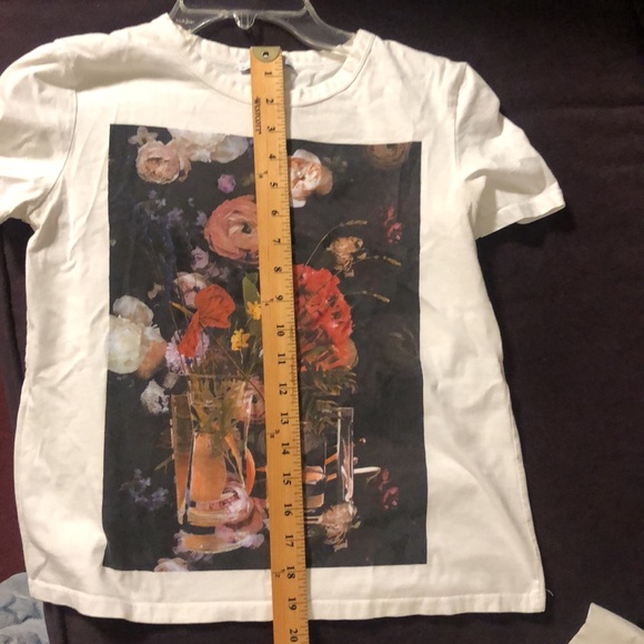 Zara  - small size t shirt - Picture 7 of 8